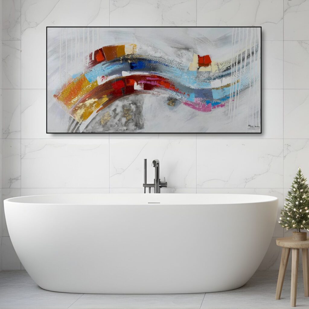 Abstrakte Acrylmalerei mit sanft fließenden Farben über einer Badewanne, moderne Kunst, die ein luxuriöses Badezimmer aufwertet.